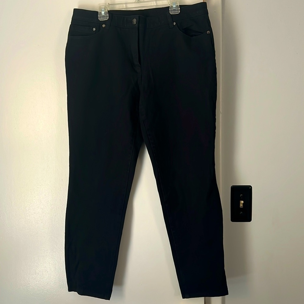Chicos So Slimming Black denim ankle jeans (size 2)